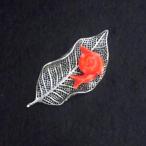 上地上令氏(珊瑚彫刻)/泉健一郎氏(ブローチ/ペンダント) 制作 珊瑚彫刻蝸牛秋声ブローチ/ペンダントトップ(銀) - autumn voice brooch/pendanttop with a red coral carving snail(silver)