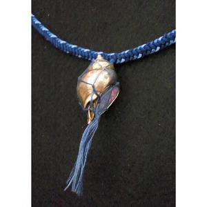 オパール蓋バイ貝根付組紐ネックレス(銀、絹) - opal operculum whelk netsuke braid-work necklace(silver,silk)