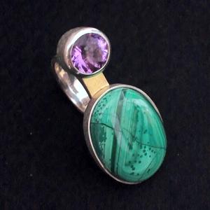 リング「パープル グリーン」(マラカイト、アメシスト、銀、18金) - ring Purple Green(malachite,amethyst,silver,K18gold)