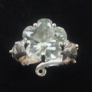 スリランカ(フラワーカッティング)/山口理氏 制作 ラウンドペタルフラワーカットグリーンアメシストフリーサイズリング(銀) - round petal flower cut green-amethyst free-size ring(silver)