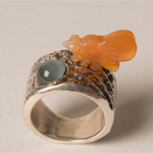 山口理氏 制作 アクアマリンキャッツアイ/オパール彫刻蠅リング/銀 - opal carving fly ring(silver) with an aquamarine-cat'seye