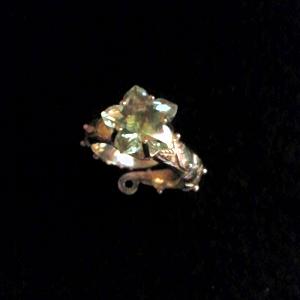 スリランカ(フラワーカッティング)/山口理氏(リング) 制作 フラワーカットグリーンアメシストフリーサイズリング(銀) - flower-cut green-amethyst free-size ring(silver)