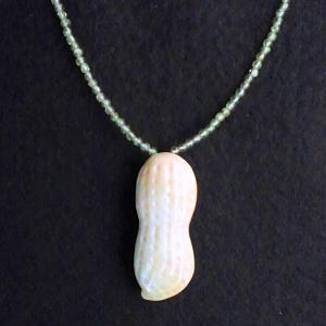 ミャンマー(翡翠彫刻) 翡翠彫刻落花生 ペリドットネックレス - peridot necklace with a jade-carving-peanut