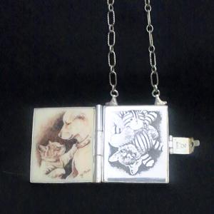 猫のスクリムショウ エングレービングロケット(象牙,銀) - scrimshawed engraved-cats locket(ivory,silver)
